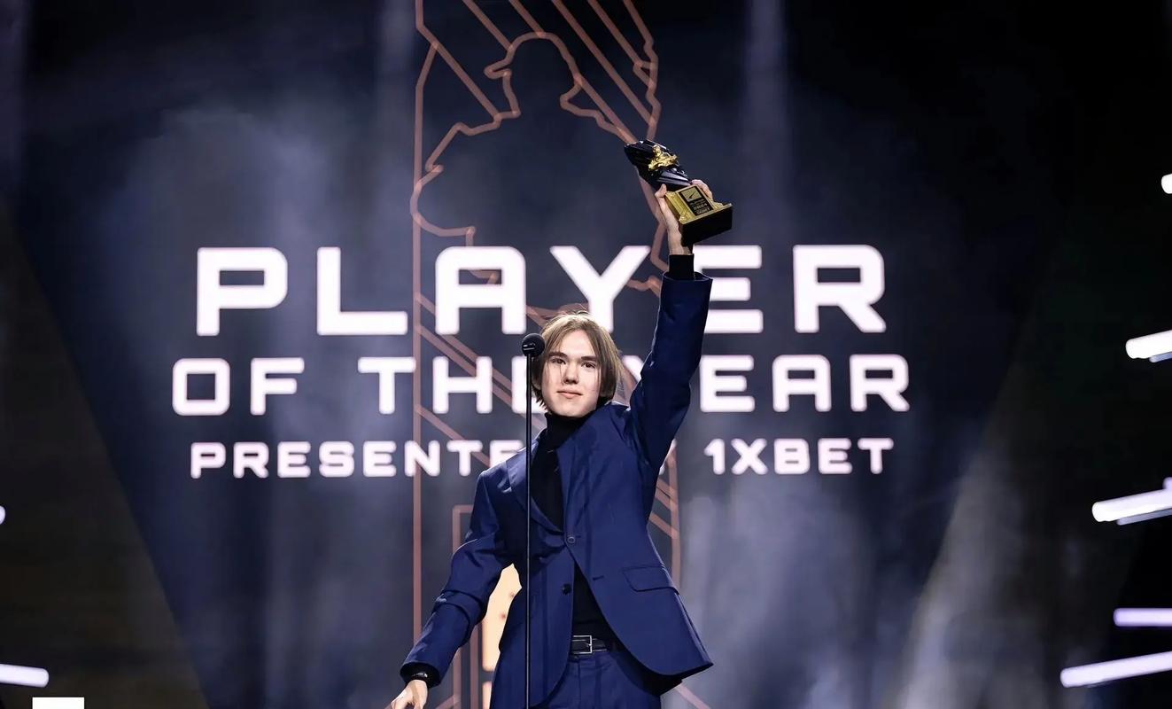 卖票！Xiaohu优势飞机脸探草丛 LNG横扫WBG晋级S14